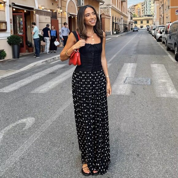 House of CB | Chicca Square Neck Corset Top in Black - Picture 2 of 10